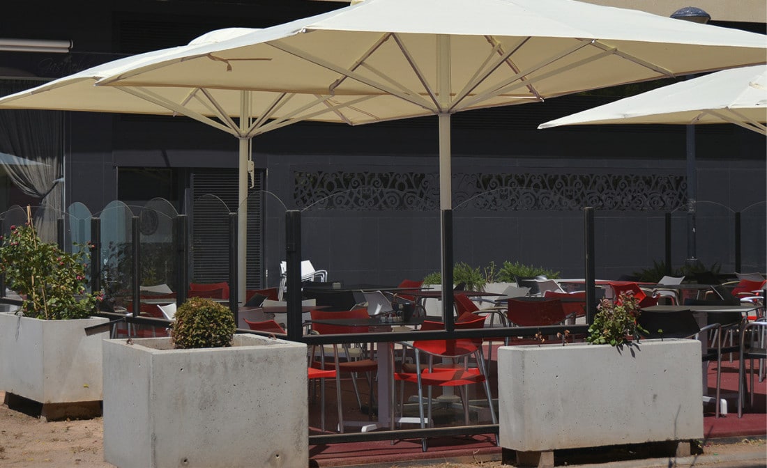 mampara redondeada de cristal