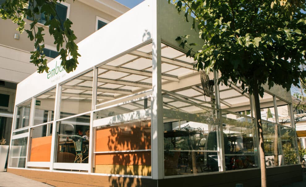 cristalera para terraza de restaurante kauma