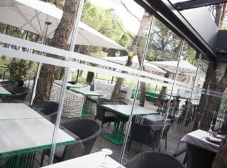 cortina de cristal para terrazas en exterior