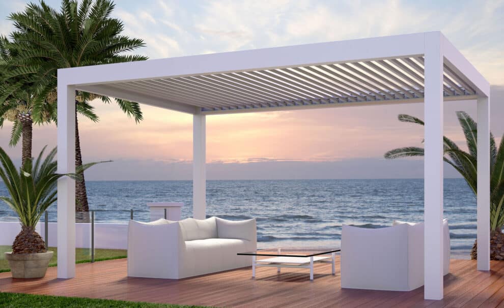 pergola bioclimatica junto al mar