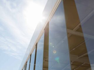 cortina de cristal abierta