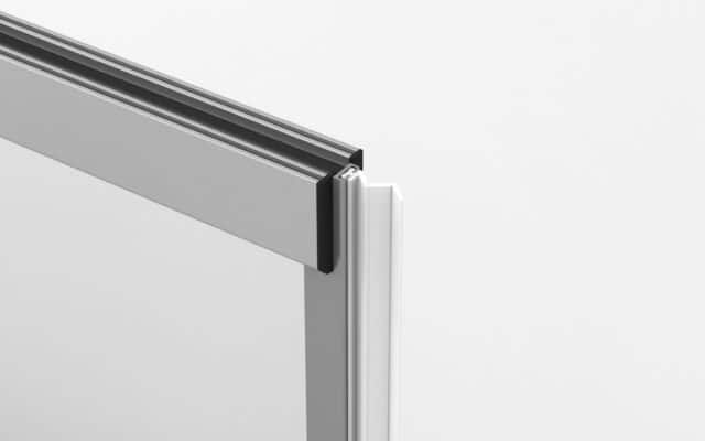 conexión de cortina cristal con pared