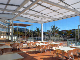 cortina de cristal completa en hotel