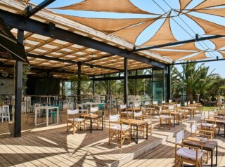 cortina cristal sin guia inferior puerta integrada