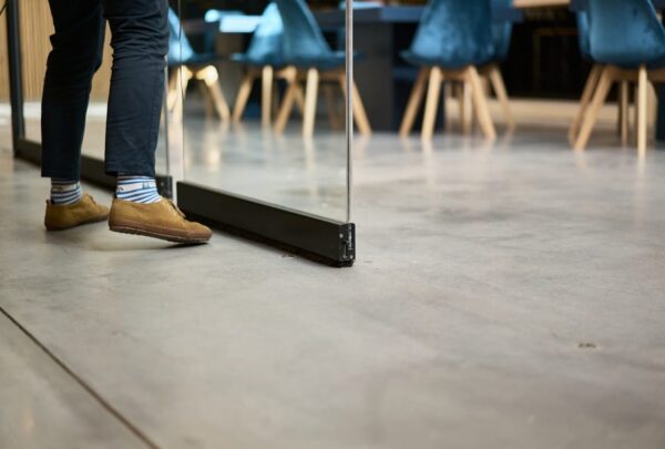 accessibility glass curtain no rails