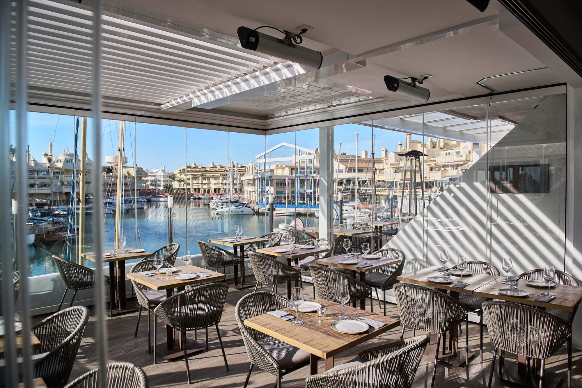 cerramiento de vidrio pérgola bioclimática