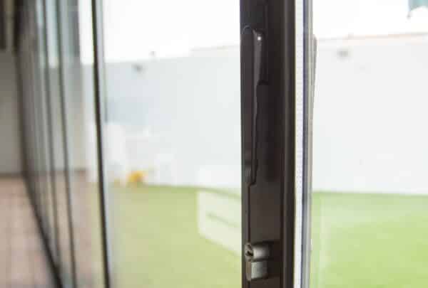 cortina de cristal con aislamiento termico