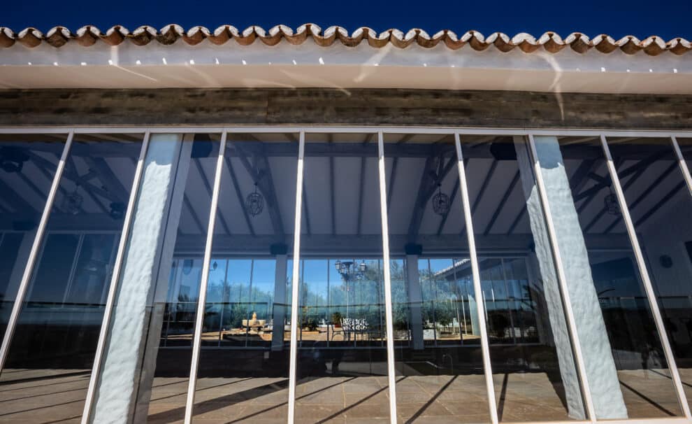 Rideau de verre avec vitre de caméra