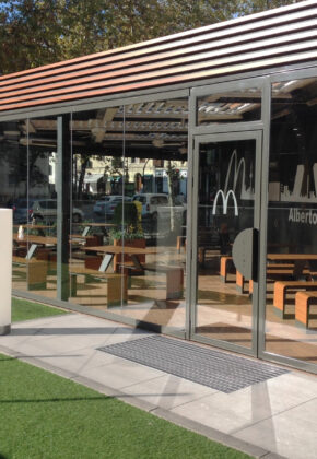 Pared de cristal McDonald´s Alcocer