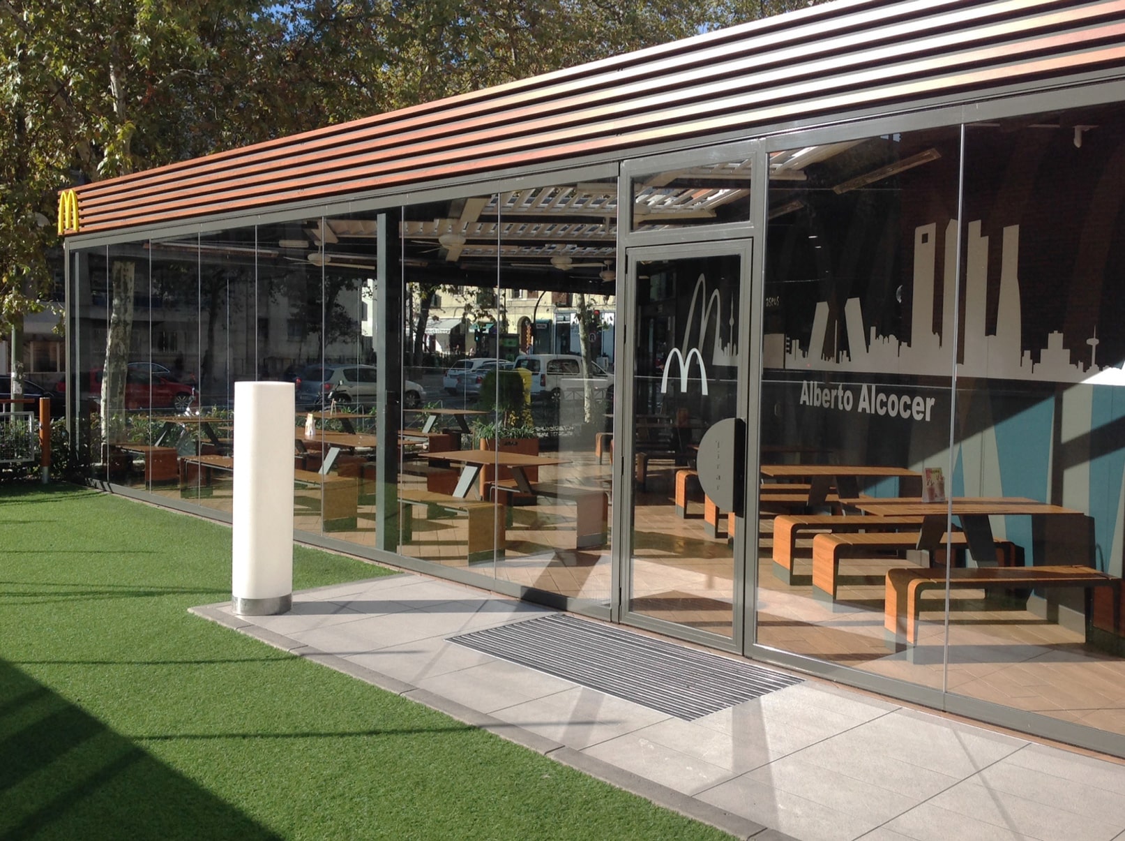 Pared de cristal McDonald´s Alcocer