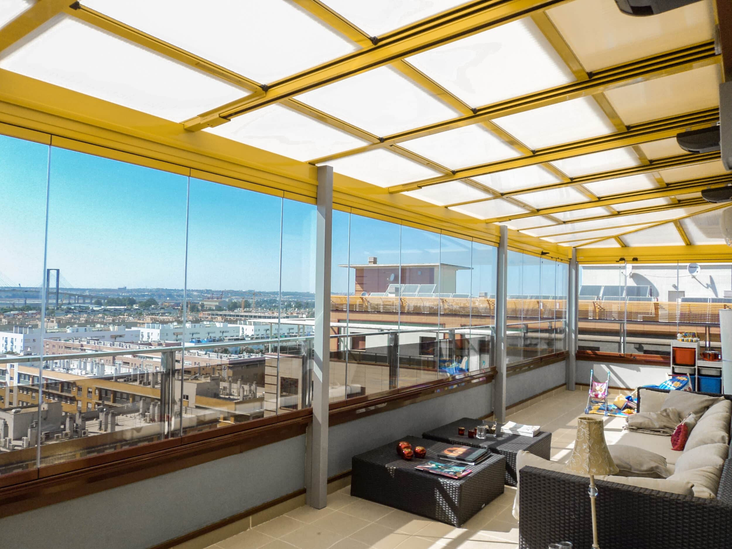 techo corredizo y cortina de cristal