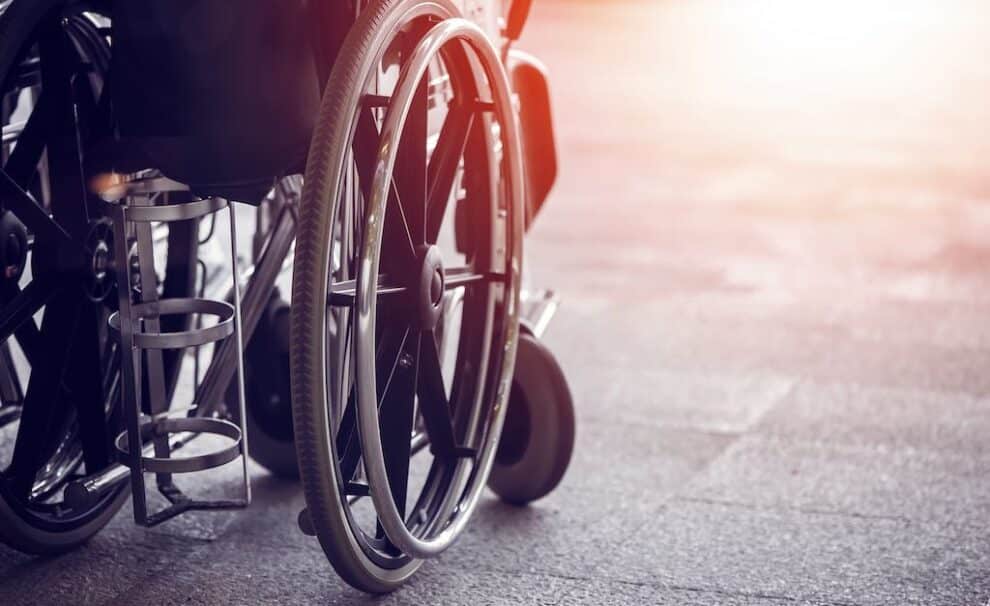 paredes cristal silla ruedas