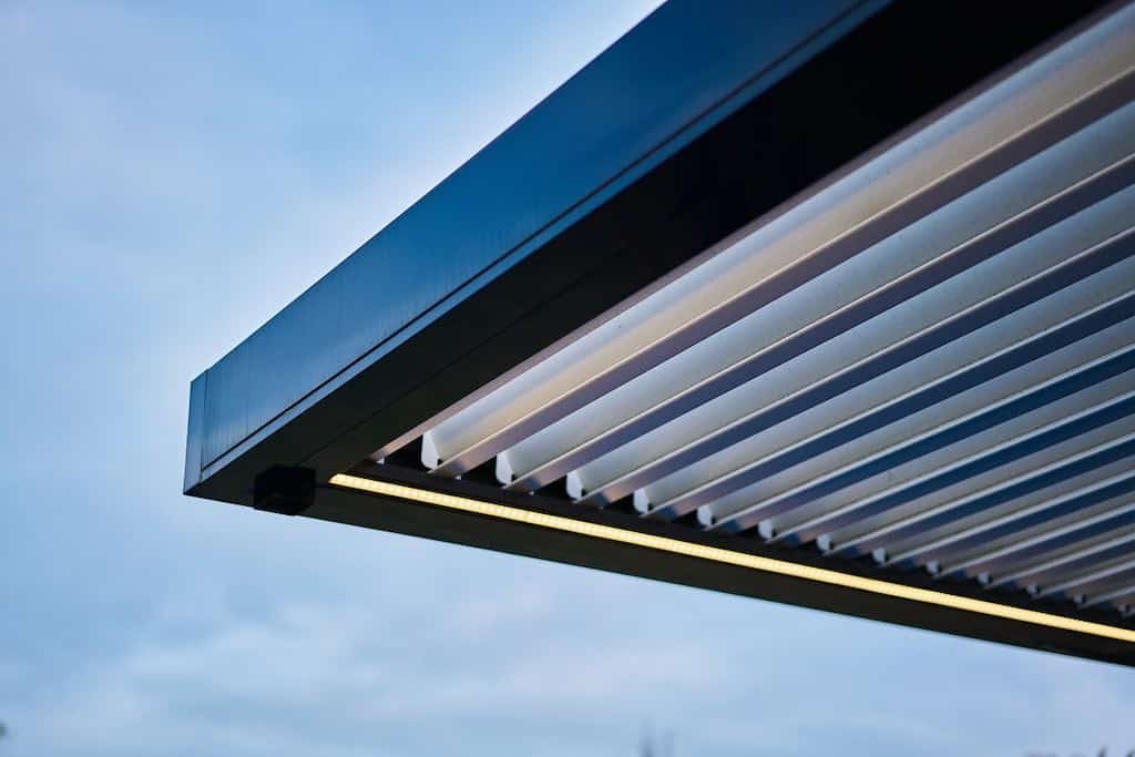 pergolas para proteger de la lluvoa